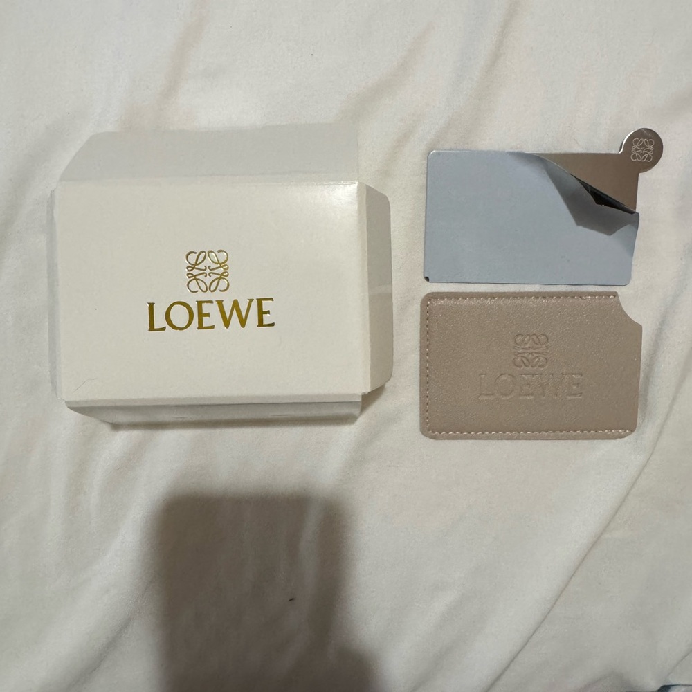 Loewe Cream Gift With Purchase Card Holder - Picture 3 of 4
